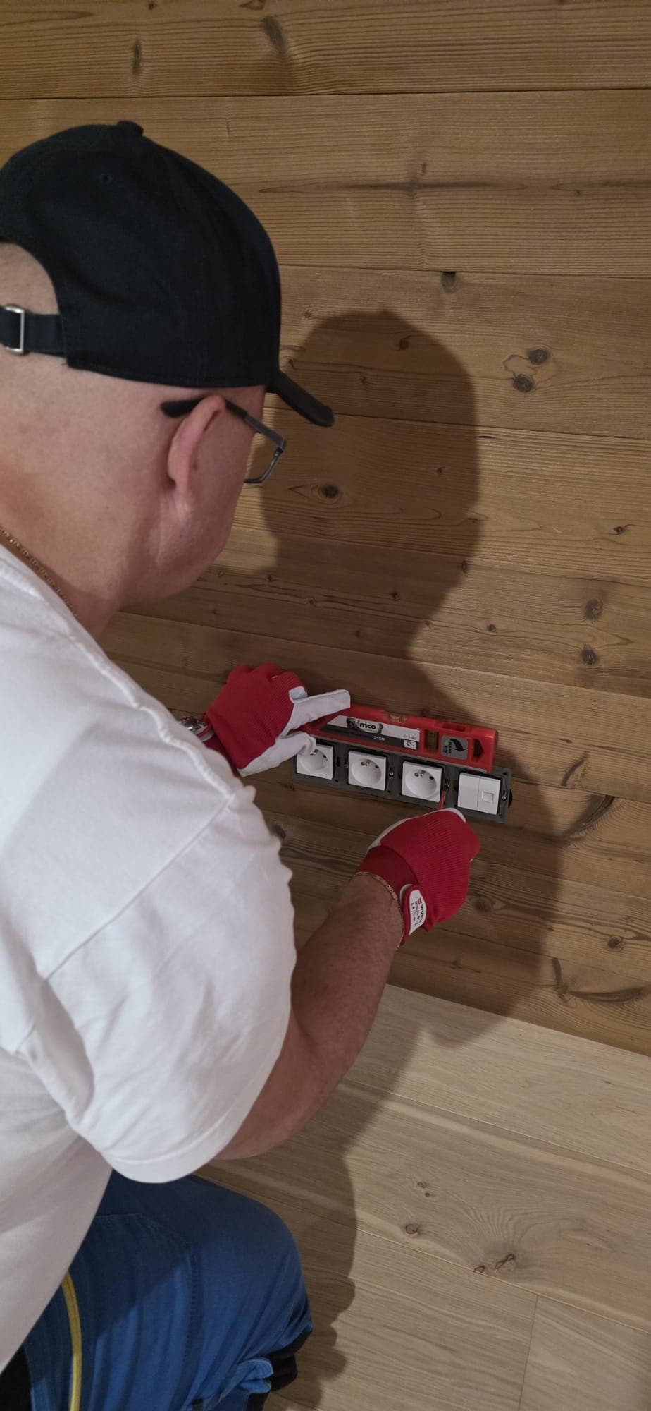 Montáž zásuviek – elektrikárske práce ELWERO
